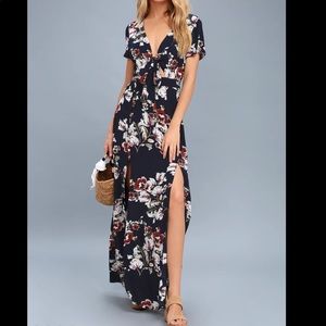 🆕Lulu’s Navy Blue Floral Print Maxi Dress